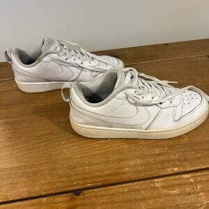 NIKE WHITE COURT BOROUGH 2 Youth 4.5 Low Leather Casual Athletic